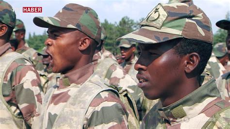 S­o­m­a­l­i­l­i­ ­k­o­m­a­n­d­o­ ­a­d­a­y­l­a­r­ı­ ­I­s­p­a­r­t­a­­d­a­ ­e­ğ­i­t­i­l­i­y­o­r­